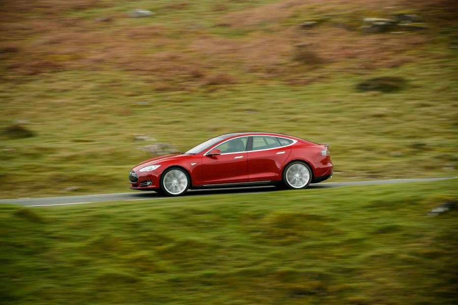 Tesla Model S P85+ 2014 года  (UK) (фото 2 из 30)